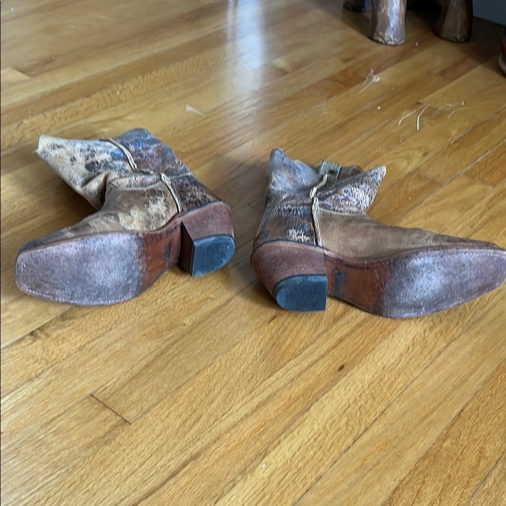 Justin Boots Brown Heeled Boots - Picture 2 of 6